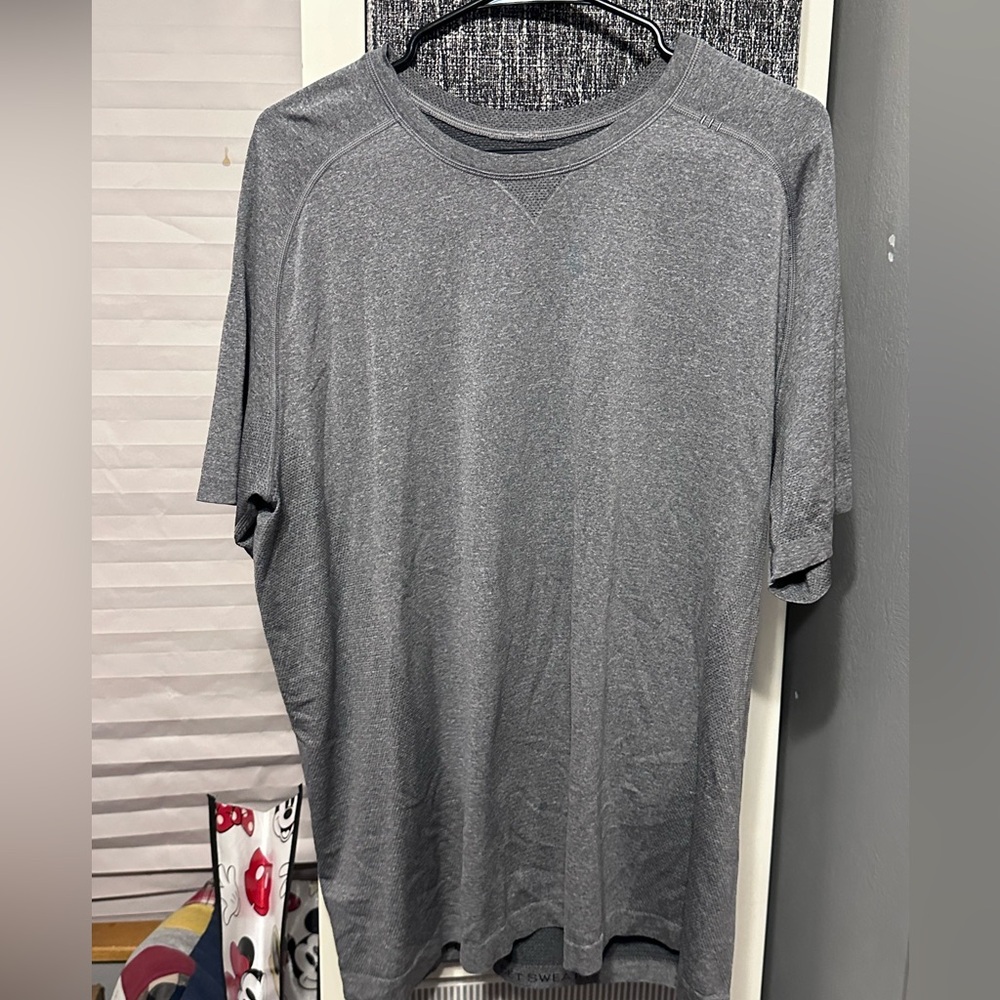 Men’s LuluLemon shirt